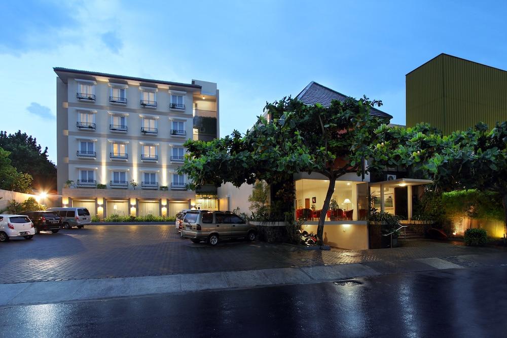 Emersia Malioboro Hotel Yogyakarta Exterior photo